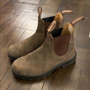 Brand new Women’s Classic Blundstones